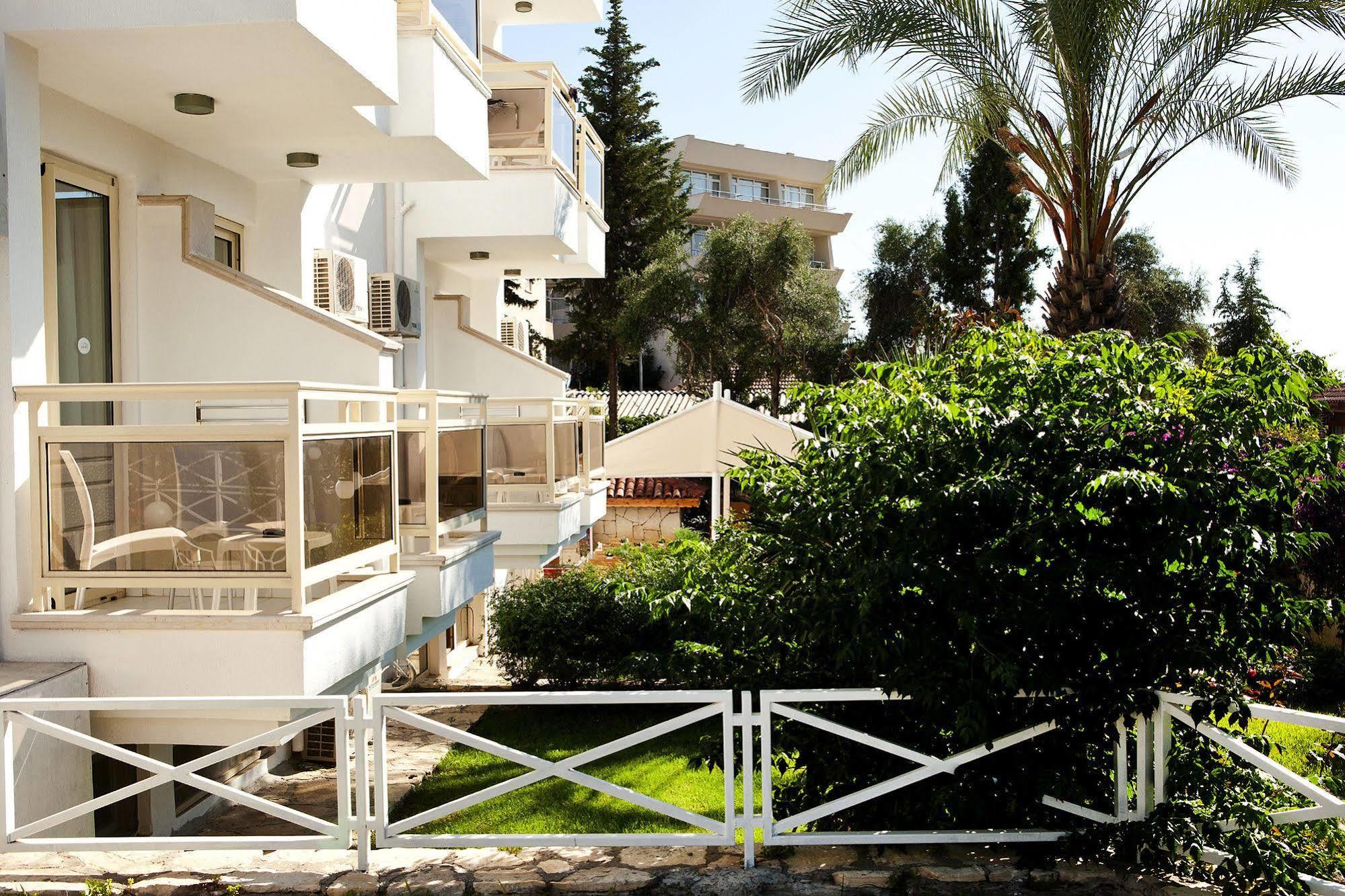 Villa Adora Beach Side Exterior foto